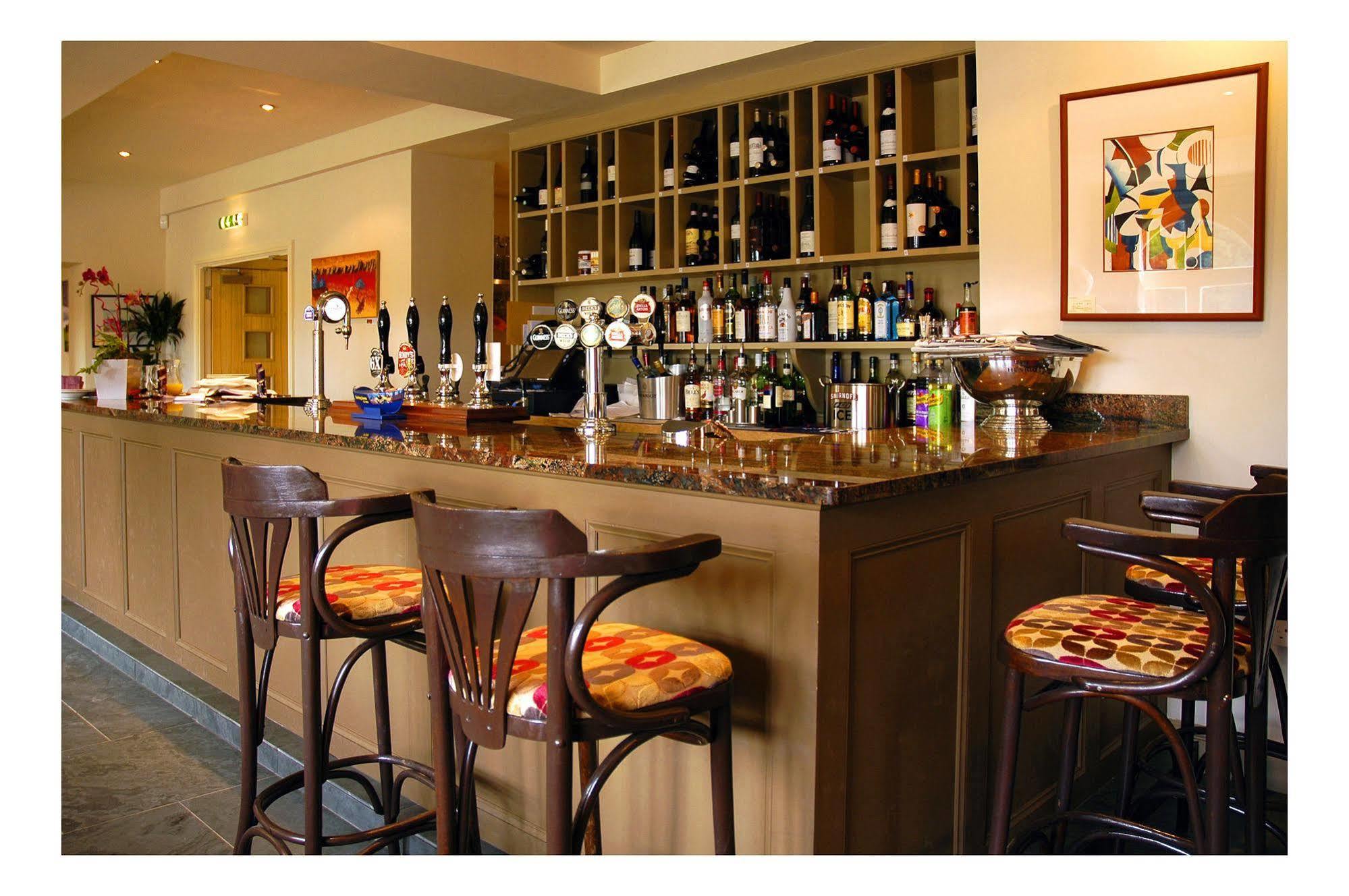 Отель The Kings Arms Stowel Экстерьер фото